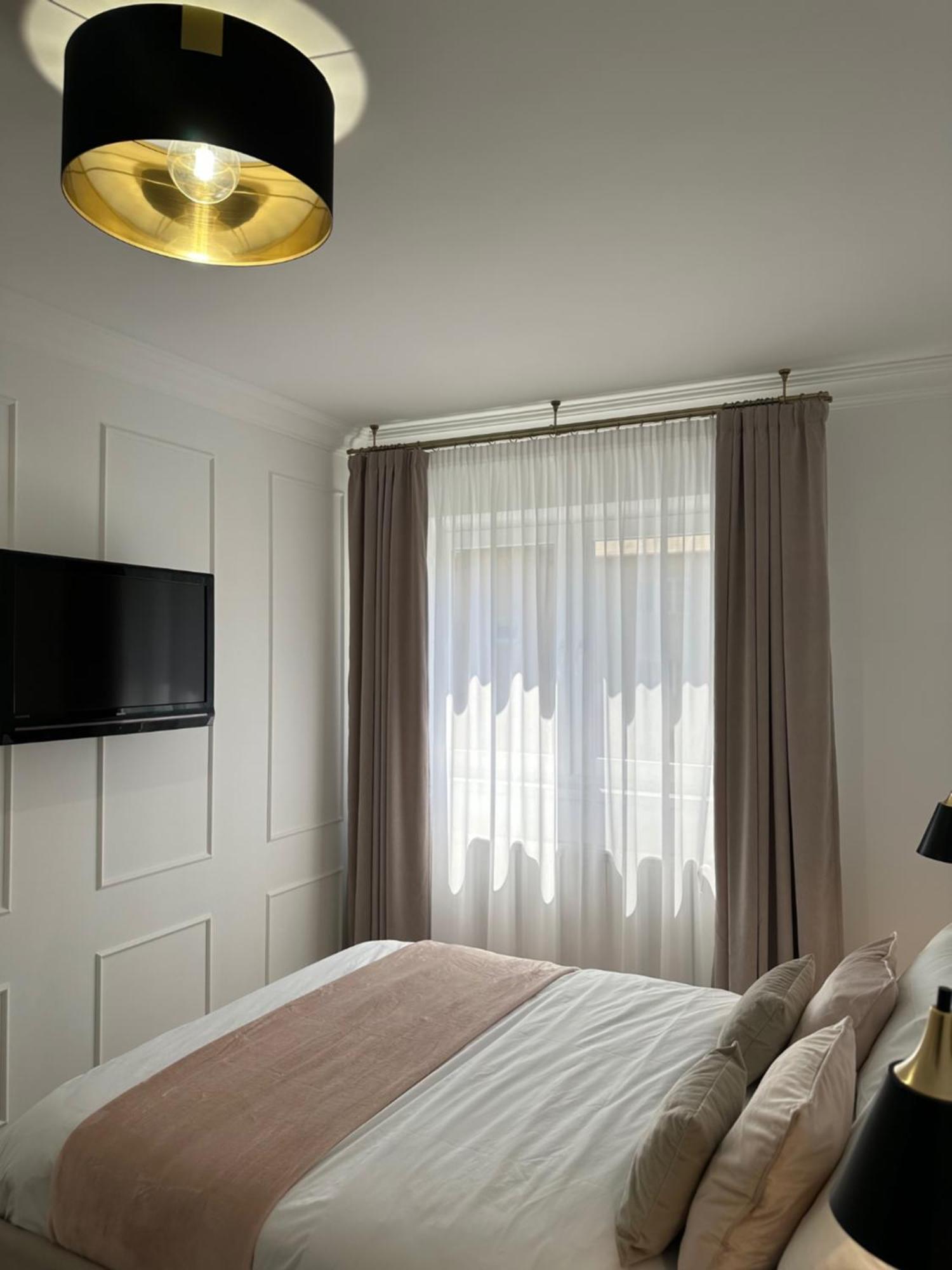 Central Spacious Apartment With Balcony - Alba Carolina Alba Iulia Exterior foto