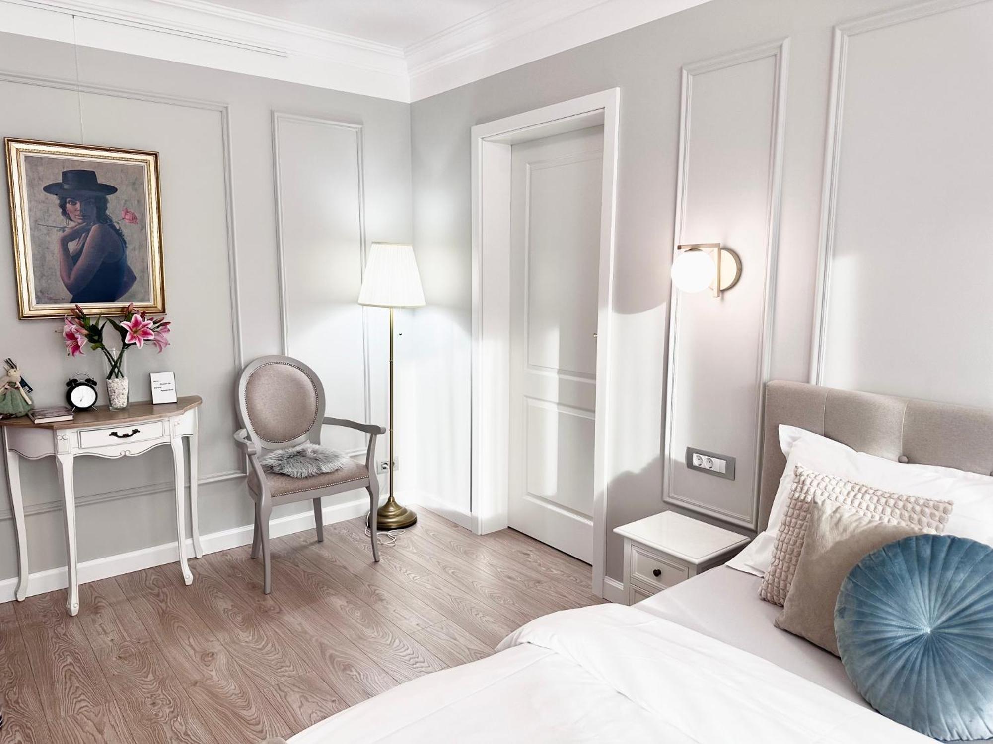 Central Spacious Apartment With Balcony - Alba Carolina Alba Iulia Exterior foto